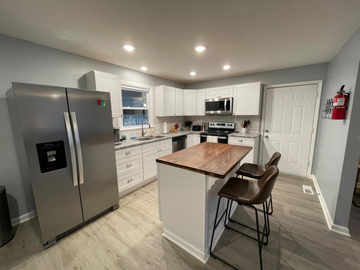 Remodeled Cottage With Sunroom Манчестер Экстерьер фото